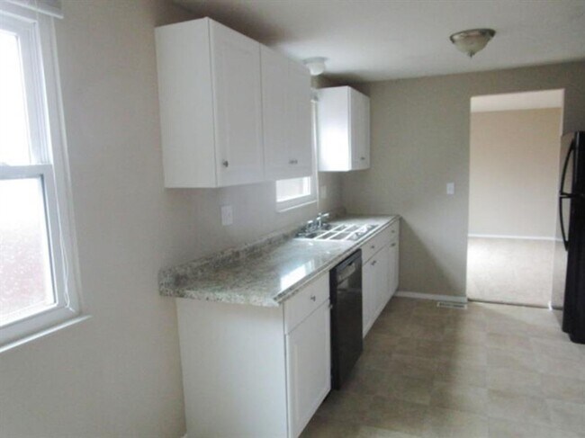 Foto del edificio - Spacious 3-Bedroom 1.5 bath Home with Fenced Yard & Garage – Ready for You!
