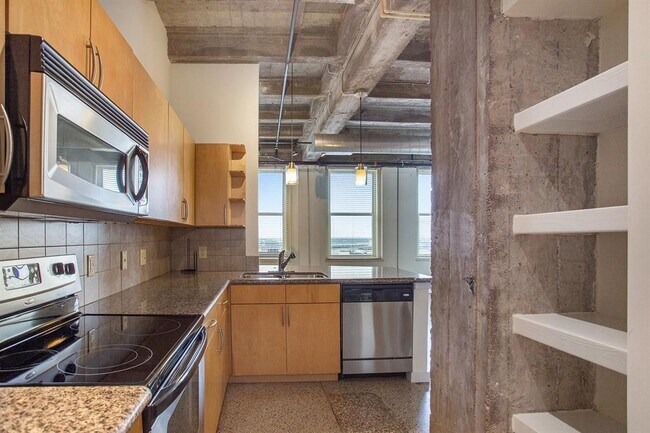 Foto del edificio - 221 W Lancaster Ave