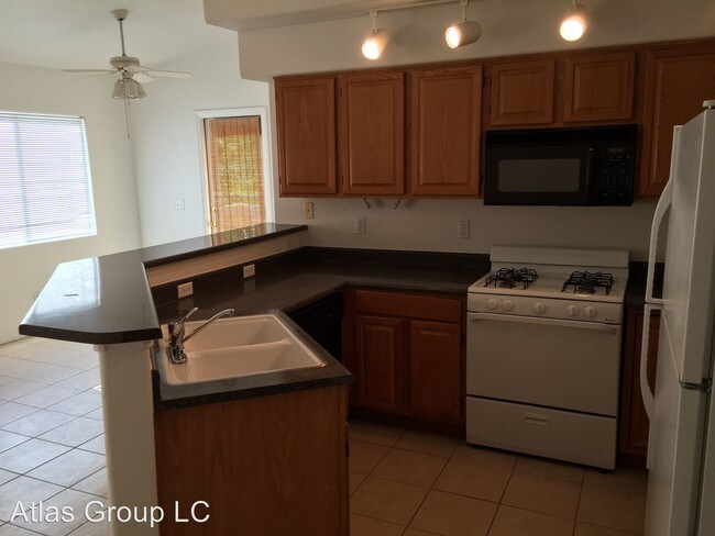 Building Photo - 1508 Dallas Ter