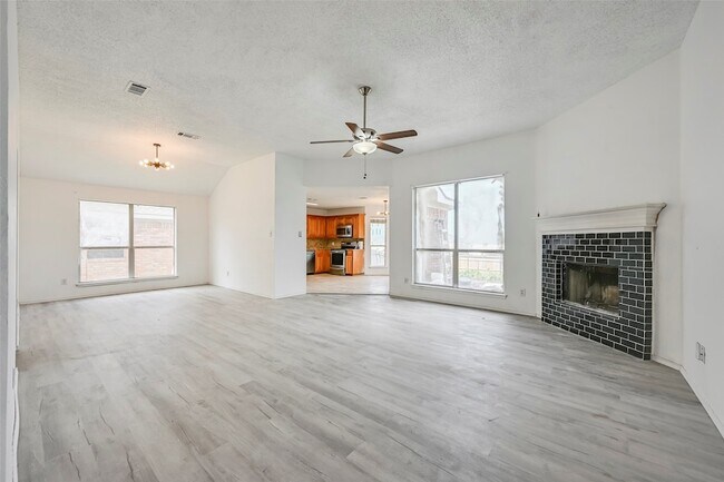 Foto del edificio - 809 Elbe Dr