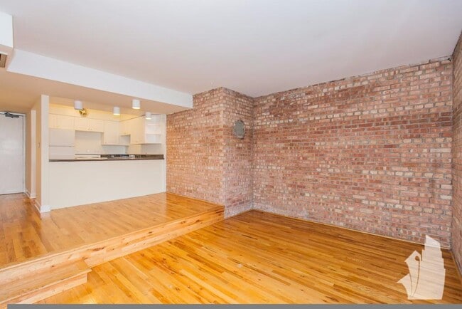 Building Photo - 1200 N La Salle Dr