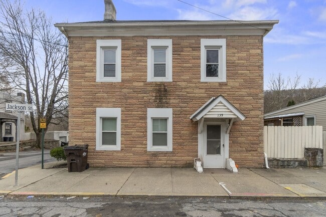 Building Photo - 137-139 Main St