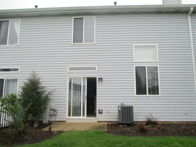 Building Photo - 1112 Estes Ct