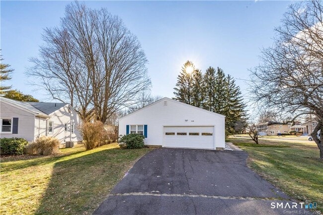 Building Photo - 129 W Ridge Dr