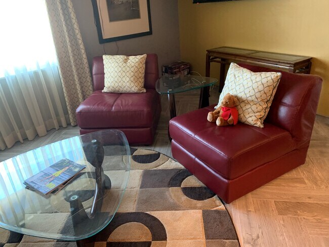 Living Room - 720 Bayshore Dr