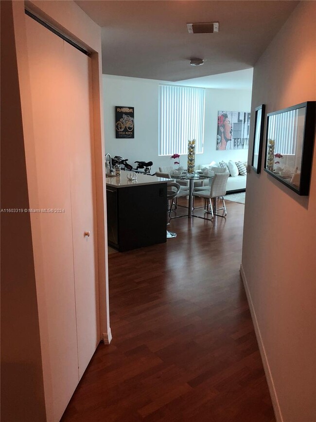 Building Photo - 500 Brickell Ave