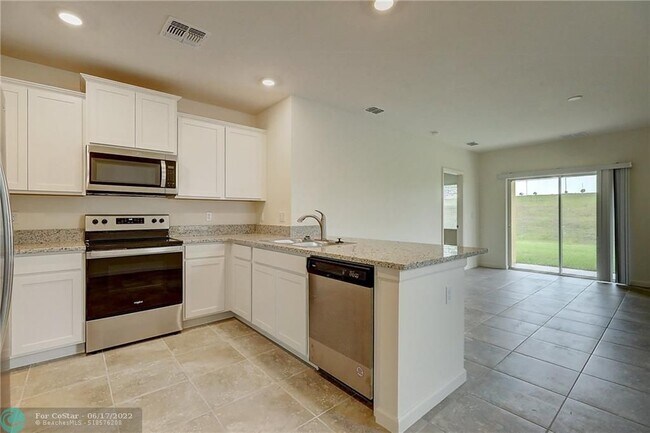 Building Photo - 10984 SW Vasari Way