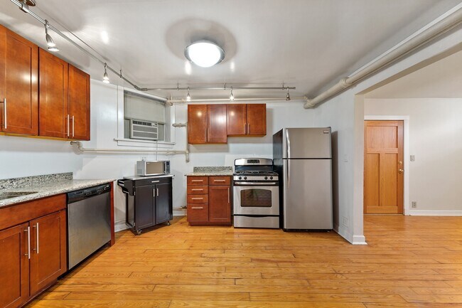 Building Photo - 1403 N Wicker Park Ave