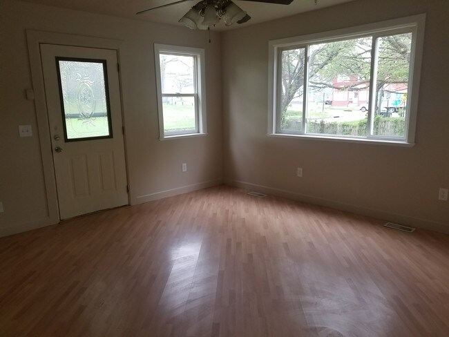 Building Photo - 512 Lindell St