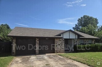 Building Photo - 663 W Perry Dr