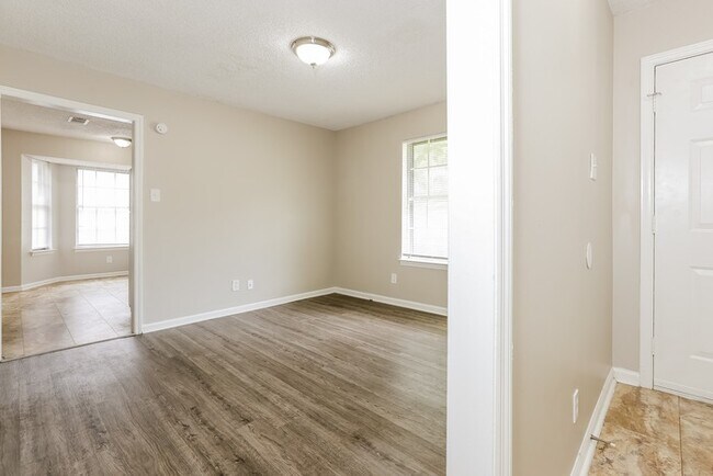 Building Photo - Welcome Home to this Little Rock Gem