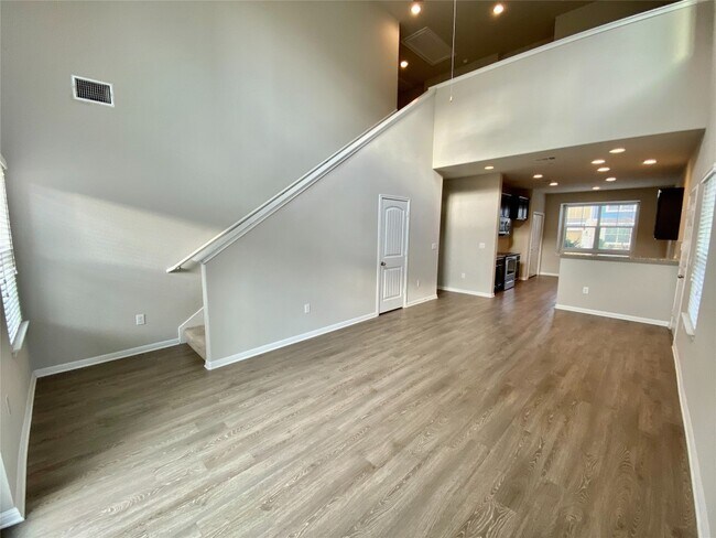 Foto del edificio - 516 E Slaughter Ln