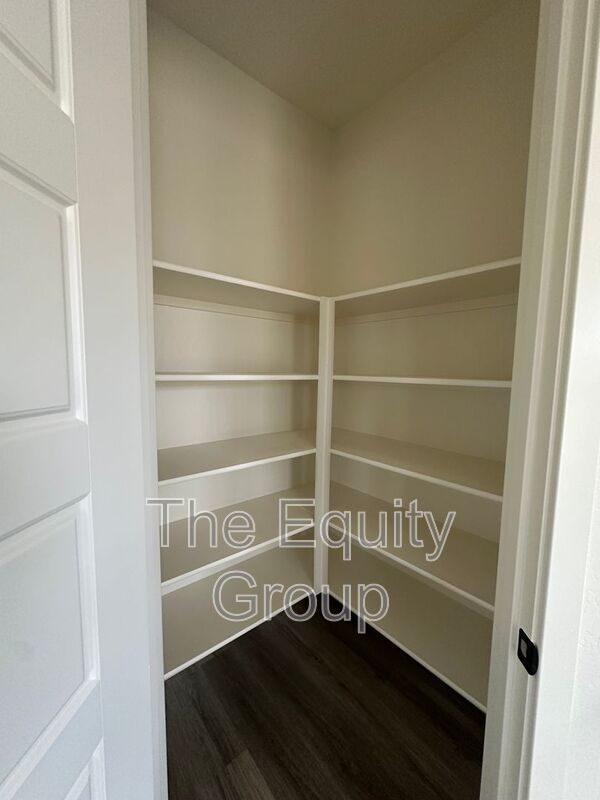 Foto del edificio - 6925 W Grove Ave