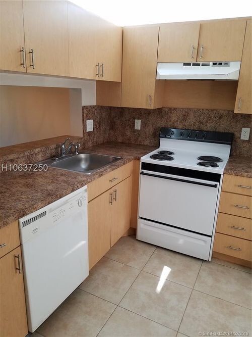 Foto del edificio - 3734 N University Dr