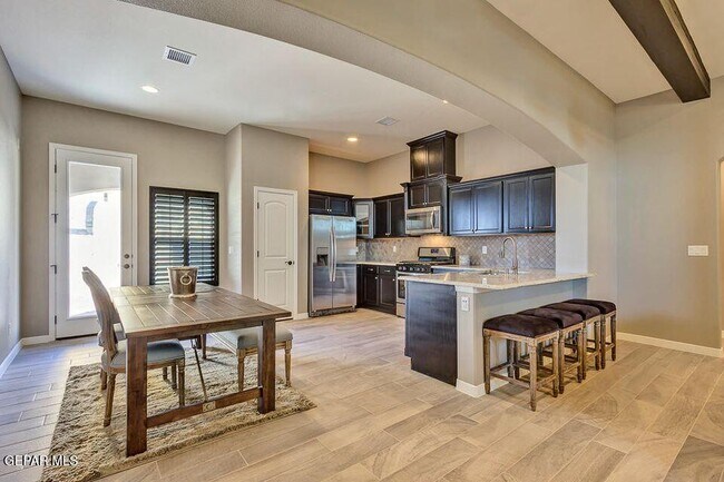 Foto del edificio - 12934 Terrington Ave