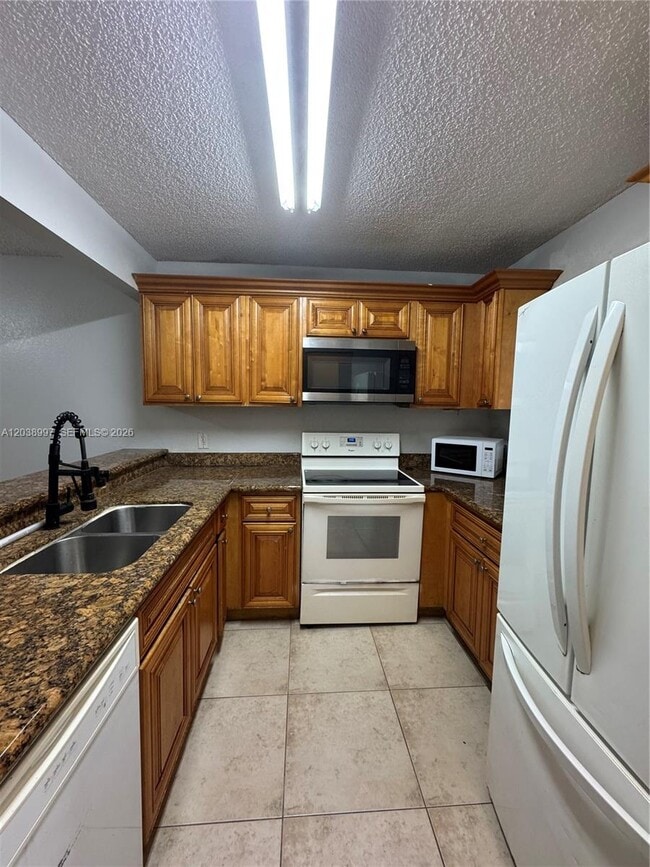 Building Photo - 1465 Lake Crystal Dr