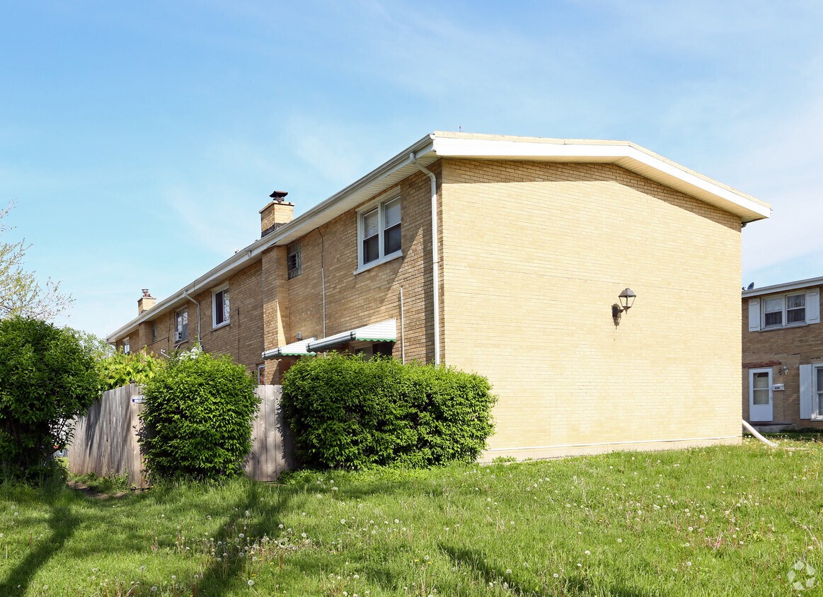 Building Photo - 642-646 S Iowa Ave
