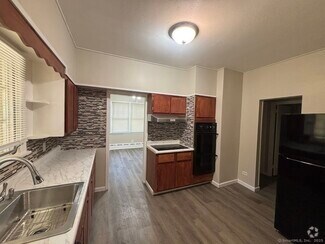 Building Photo - 156 River Rd Ext