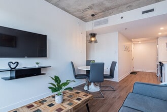 Building Photo - 1635 Rue St-Hubert