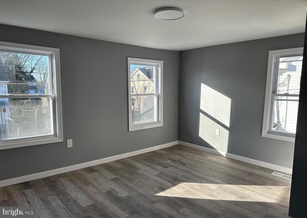 Foto principal - 819 W 2nd St