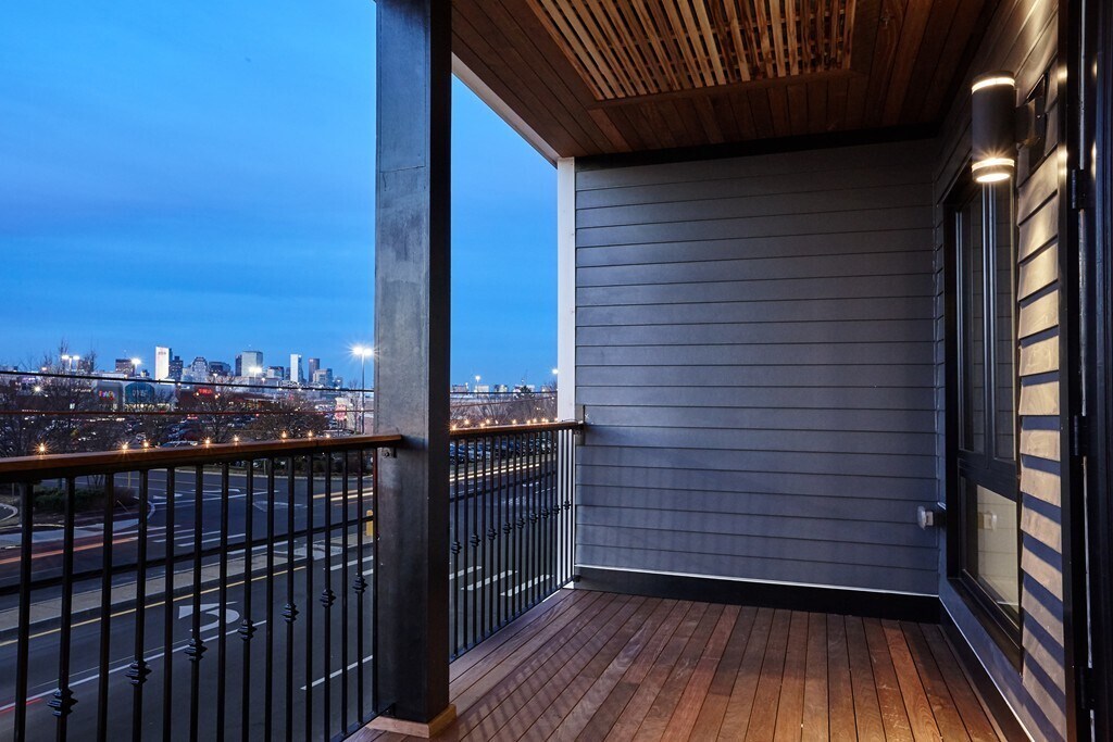 Private Deck - 85 Willow Ct