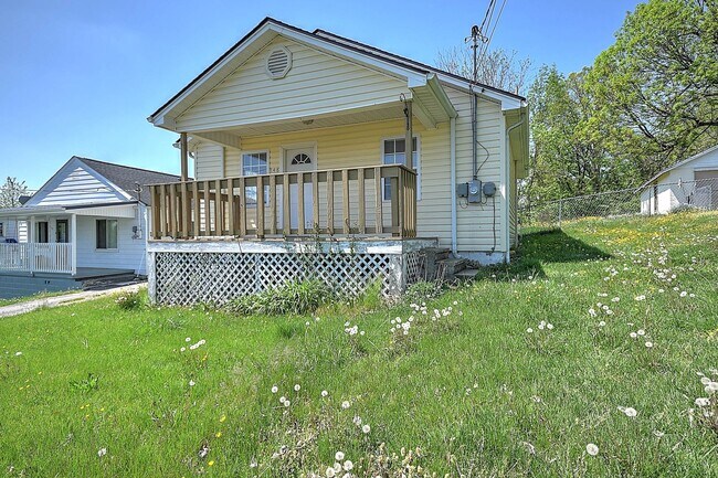 Building Photo - 148 Kingsley Ave