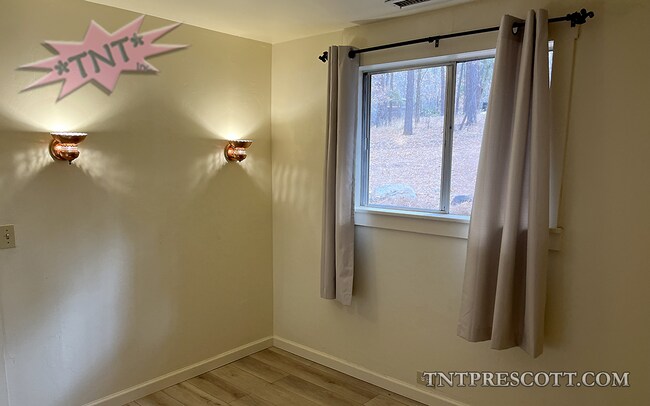 Building Photo - Home in Prescott