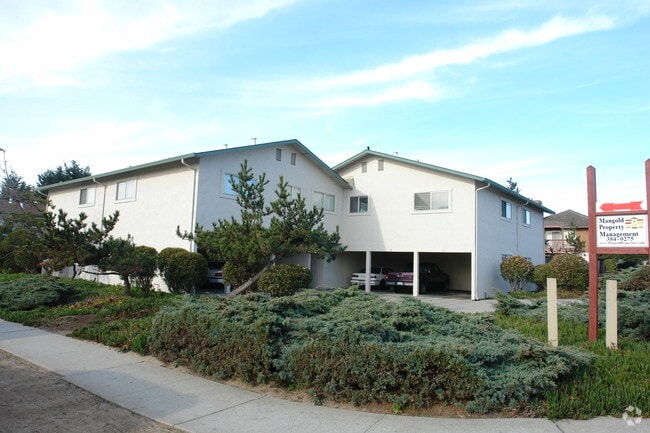 Building Photo - Hillcrest Manor