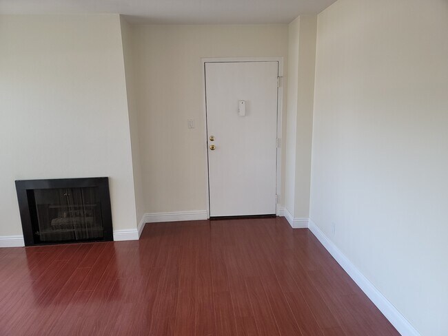 Puerta principal - 1421 16th St