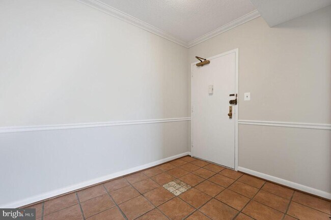 Foto del edificio - 3709 S George Mason Dr