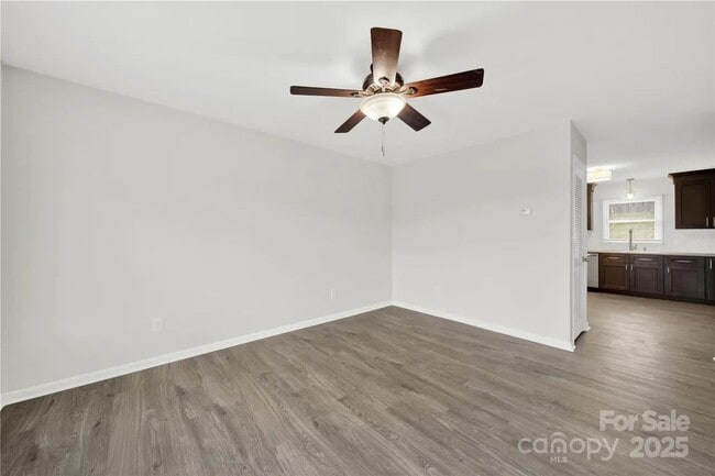 Foto del edificio - Fully Remodeled | 2BR/1.5BA Condo | Willowbrook