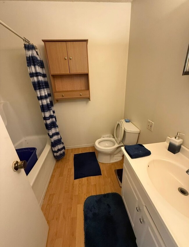 Foto del edificio - 4460 Hillcrest Dr