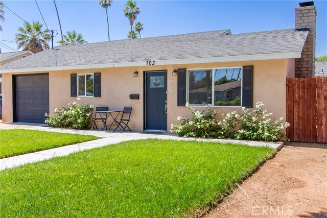 Building Photo - 705 E Cypress Ave