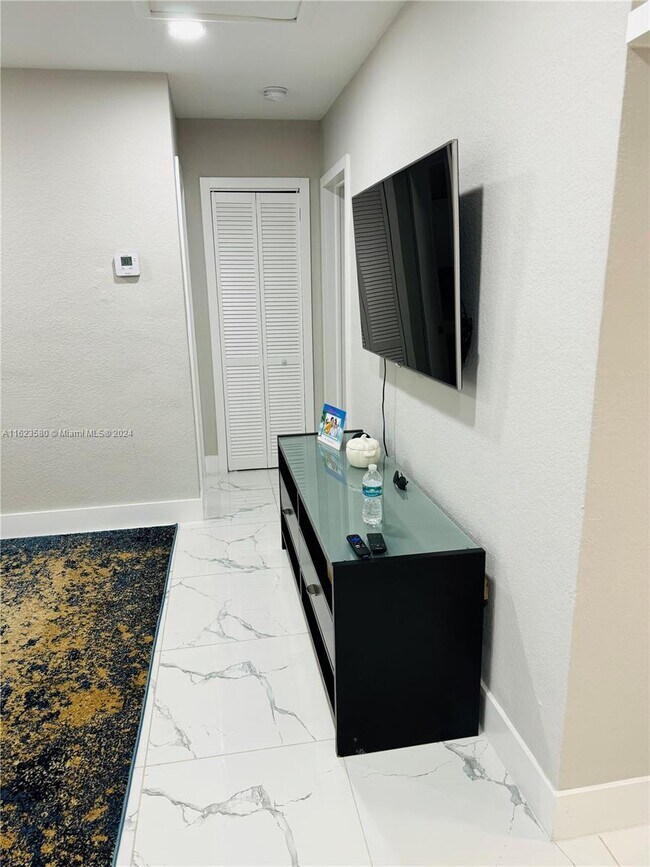 1015 W Las Olas Blvd Unit 2, Fort Lauderdale, FL 33312 Room for Rent