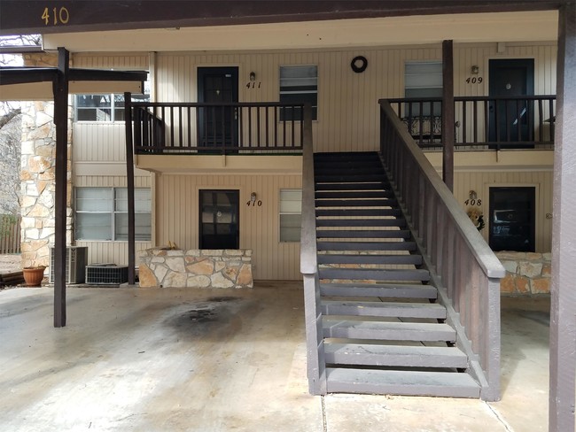 Building Photo - 1202 Hi Stirrup