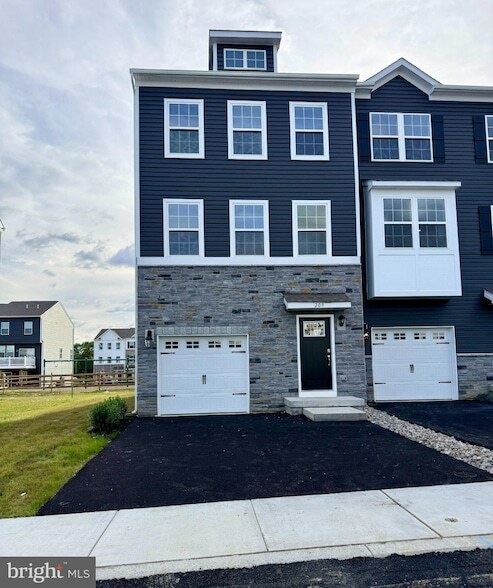 Building Photo - 209 Independence Ct