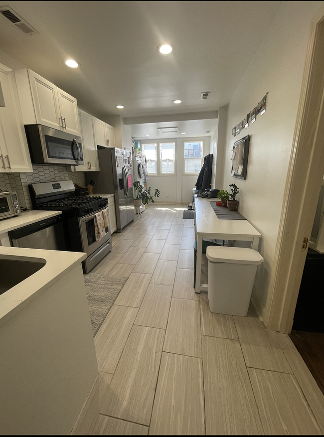 Foto del edificio - 1521 W Addison St