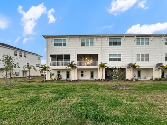 Foto del edificio - Luxury Coastal Townhome w/ Water Views + Resort Amenities – Seminole 3beds + 3bath