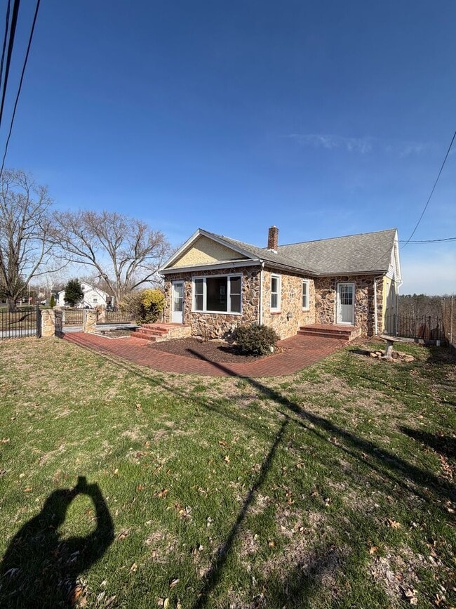 Building Photo - 35 Benjamin Franklin Hwy