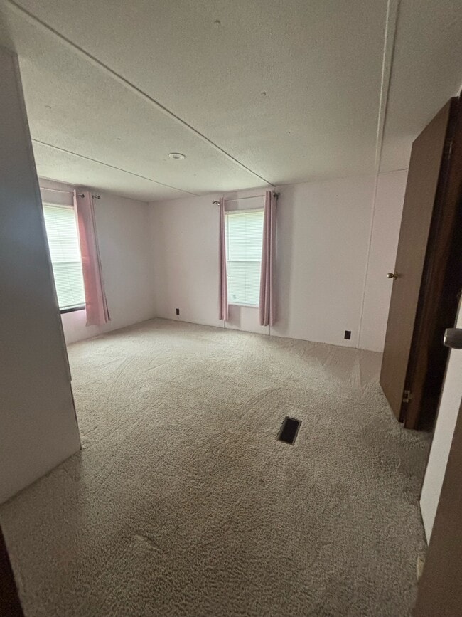Building Photo - 108 Saxon Dr