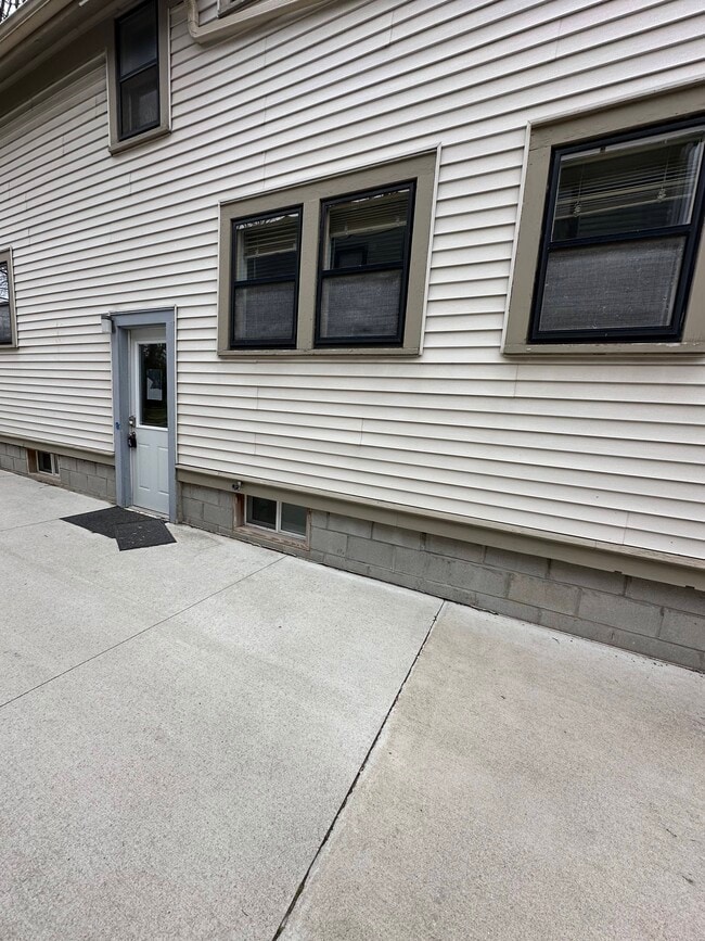 side - 829 Miller Ave