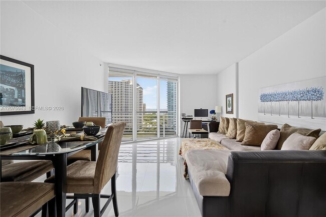Foto del edificio - 335 S Biscayne Blvd