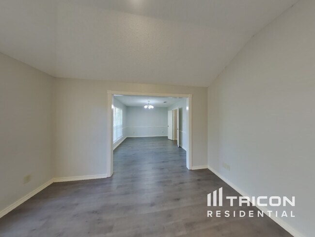 Foto del edificio - 1402 Baker Dr