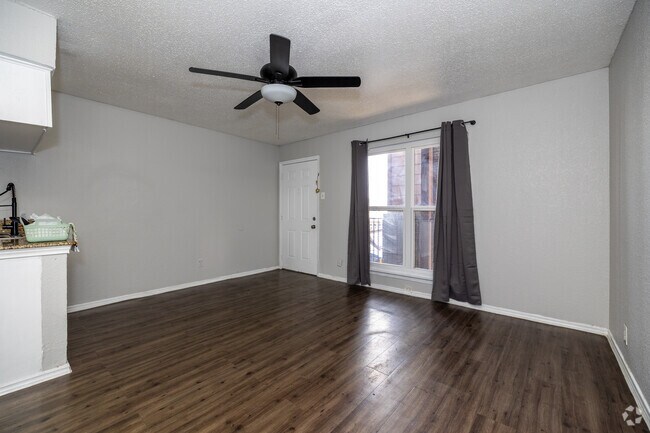 1 habitación, 1 baño - 470 pies cuadrados - Sala de estar - Marisol Villas Apartments