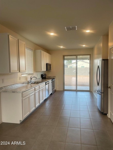 Building Photo - 9536 Silo Cir