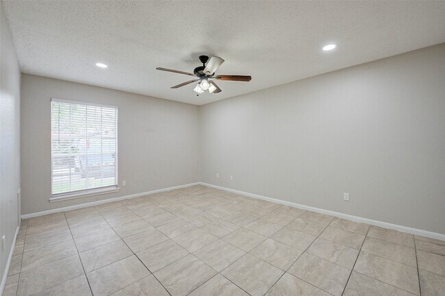 Building Photo - 7900 Westheimer Rd