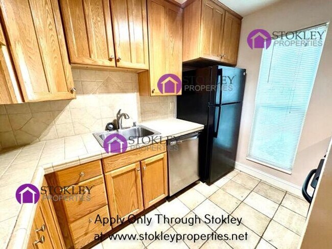 Foto del edificio - 1354 Tree Garden Pl