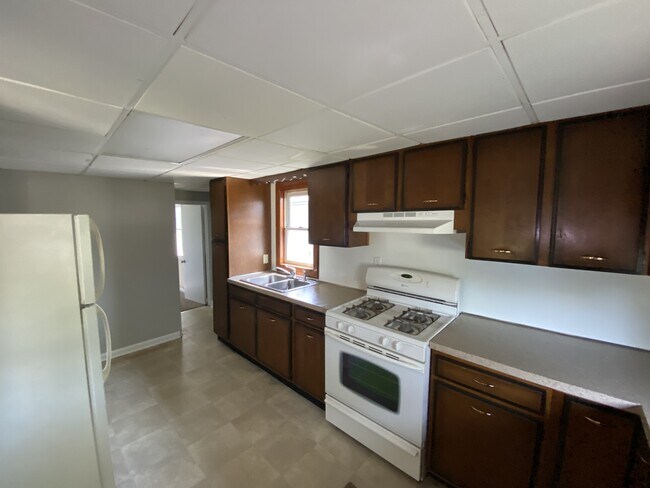 Building Photo - 351 Manor St