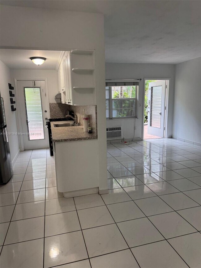 Foto del edificio - 8040 Tatum Waterway Dr