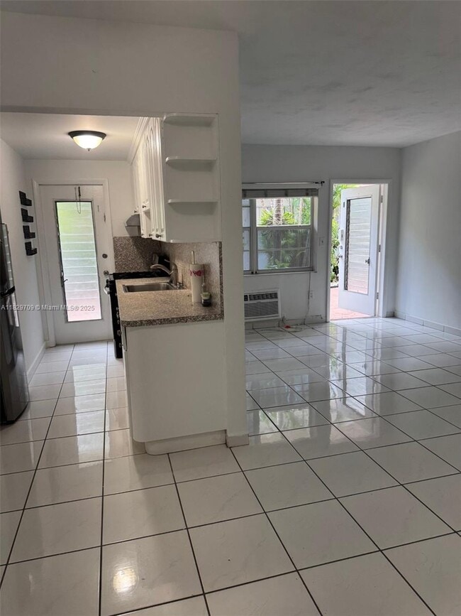 Building Photo - 8040 Tatum Waterway Dr
